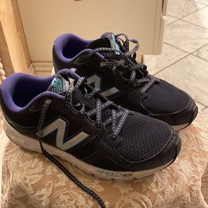 New Balance size 10 women 490 V3 speed ride running shoe black w/silver & purple